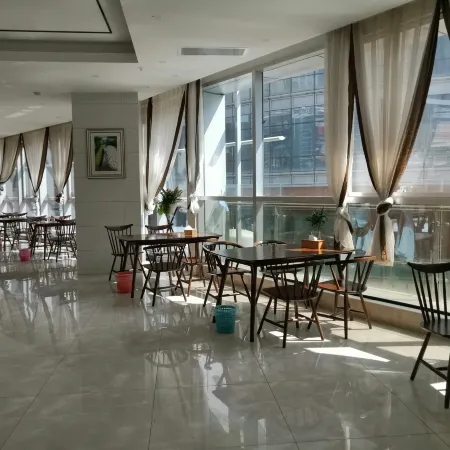 Hua Qian Gu Hotel Отели рядом с достопримечательностью «Озеро Дяньчи»