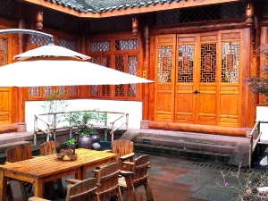 Emeishan Fanxing Mountain House (Huangwan Visitor Center)