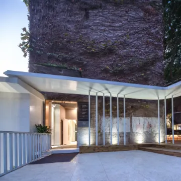 Chongqing YaQi Hotel（Jiefang Tablet shop）