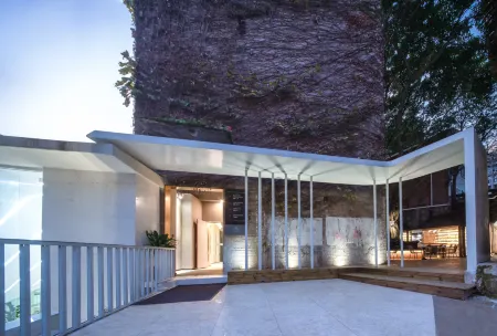 Chongqing YaQi Hotel（Jiefang Tablet shop）