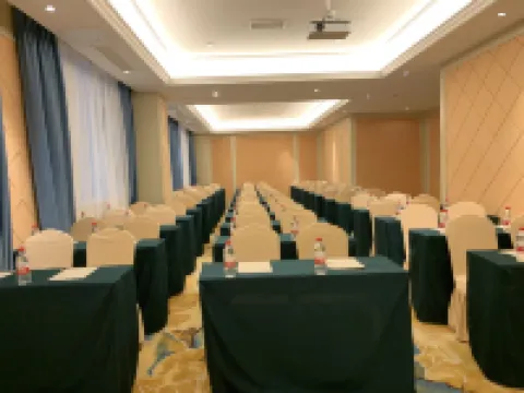 Vienna Hotel (Nanchong Gaoping Airport Gaoping Airport Health Vocational College Store) - 3-Star