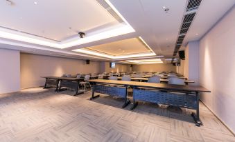 a large conference room with multiple rows of tables and chairs arranged for a meeting or event at Hengxing Mercure Hotel