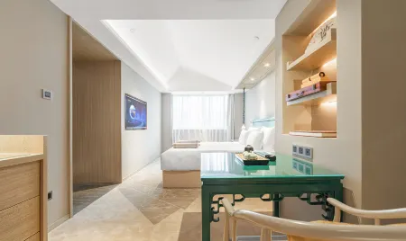 Jinhua Four Seasons Ruili Hotel Отели рядом с достопримечательностью «Shanghai University of Finance and Economics Zhejiang College»