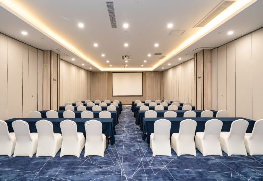 밴스 호텔의 깨끗하고 넓은 객실 내부 사진