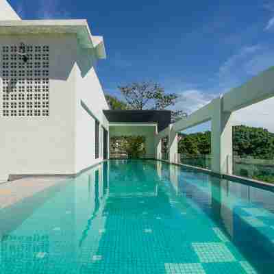 Treasures Hotel and Suites Hotel Exterior