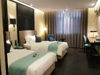 Xi'an Hotel (Yining  Feijichang Road Liuxing Street )