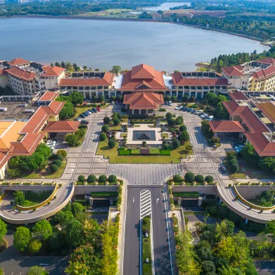 Yourworld International Conference Center Hotels near Desheng Rock