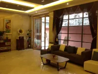 Daye Sanbaoluo Fashion Hotel