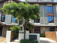 180 Degree Seaview Apartment Hotel - Condos