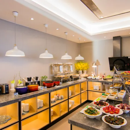 Rui Bai Yun Hotel (Changshu Zhaoshangcheng South Bus Station)