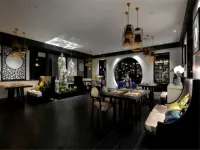Moonlight Courtyard Hotel (Kunming Nanping Street and Near the train station)