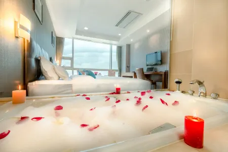 The Blue Sky Hotel and Tower Отели рядом с достопримечательностью «Монгольский государственный университет»