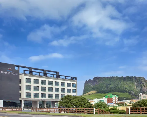 Sunrise Hotel Seongsan Отели рядом с достопримечательностью «Архитектурный объект Genius Loci»
