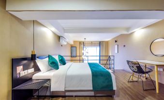 Chongqing Guanyinqiao Rezen Select Hotel (Hongqihegou Light Rail Station)