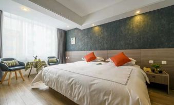 Wanjia Lakefront Hotel - Housity
