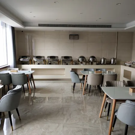 Vienna 3 Best Hotels (Xuyi Bus Station Xujie Lobster Square Branch)