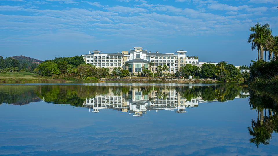 Sands Lakeside Hotel