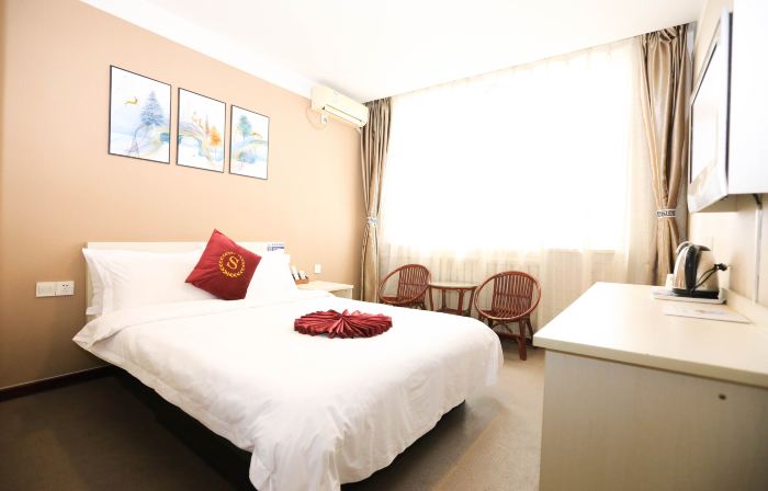Huayi Hotel (Gaoqing Aizunke)
