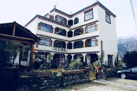 Derong Acun · Yunshu Chinese Inn