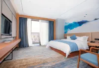 He Hotel - balcony