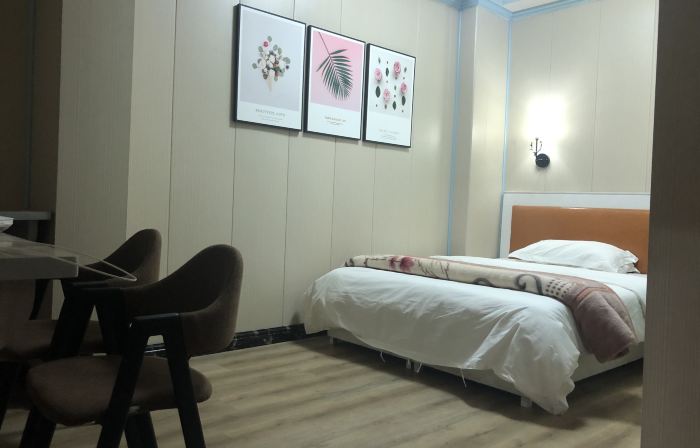 Luoshan Jingyuan Express Hotel