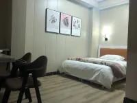 Luoshan Jingyuan Express Hotel - Parking