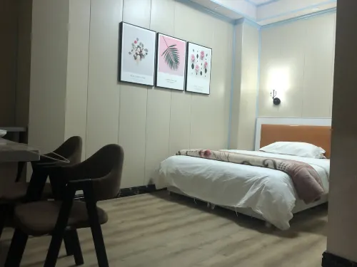 Luoshan Jingyuan Express Hotel