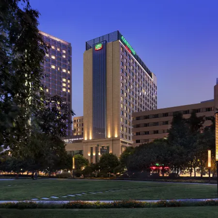 Courtyard by Marriott Hangzhou Wulin Отели рядом с достопримечательностью «Площадь Улинь»