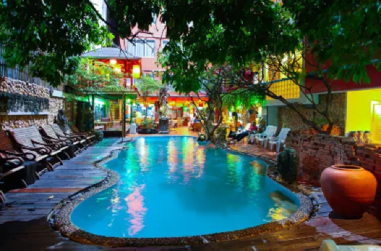 Villa Cha-Cha Banglumphu Hotels near Samsen Soi 3