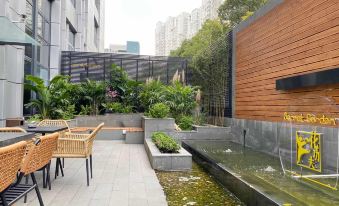 Shanghai Xujiahui Stadium Treasure Hotel