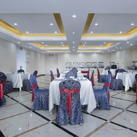 Vienna Hotel (Xinyi Jiaoyucheng River View)