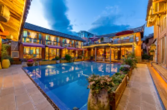 麗江新回峯度假酒店