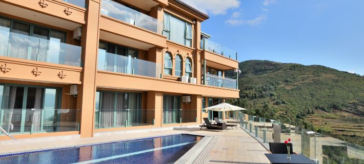 Fuxian Lake Rongxi Yuehu Resort Hotel Hotels in Chengjiang