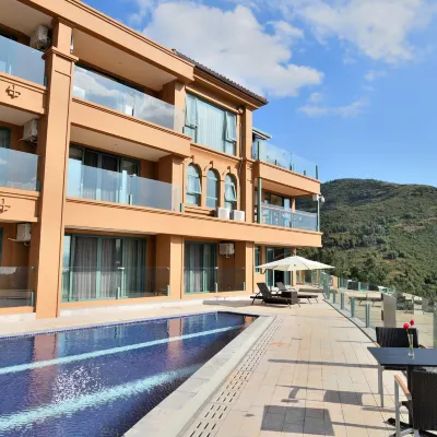 Fuxian Lake Rongxi Yuehu Resort Hotel Hotels near Fuxian Lake International Tourism Resort