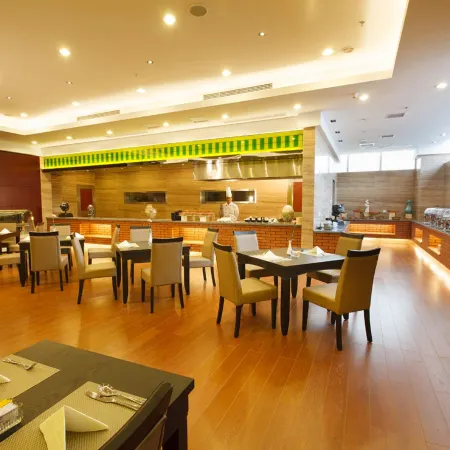 Merchant Marco Edgelake Hotel
