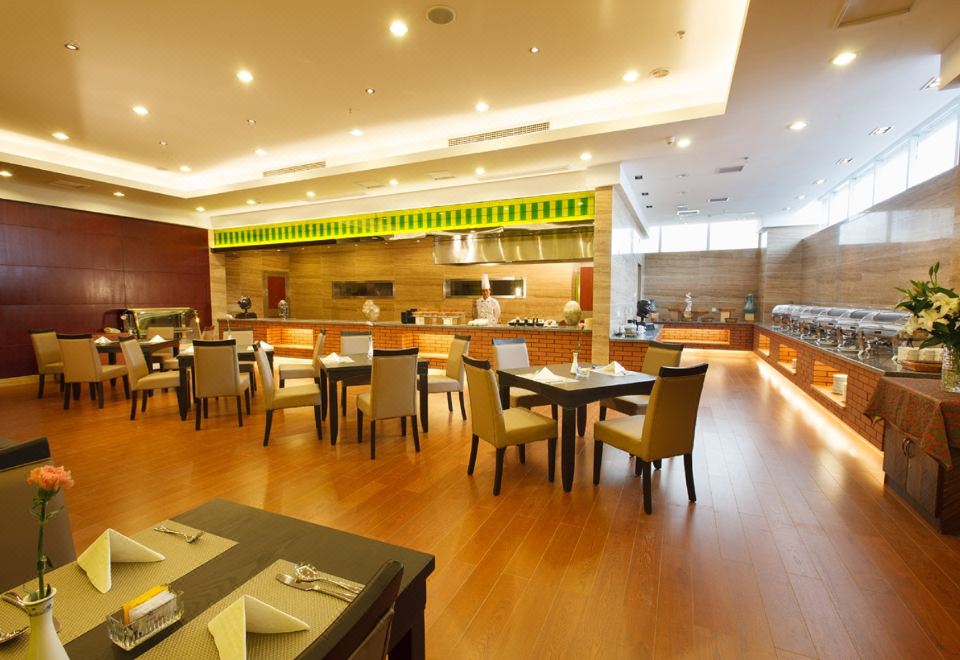 항저우 머천트 마르코 에지레이크 호텔 주변 거리 모습