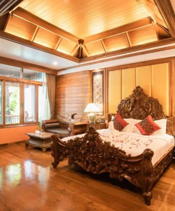 ห้องเอ็กเซ็กคูทีฟสวีทพร้อมทางเข้าสระว่ายน้ำ