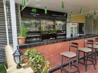 Waterfront Resort by KGH Group - Bar
