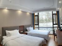 汶川富和美酒店 - 江景高级双床房