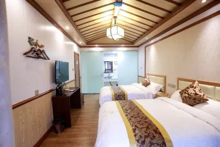 Furong Town Swallow House Inn