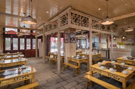 Vienna Hotel (Chongqing Xiushan Railway Station)