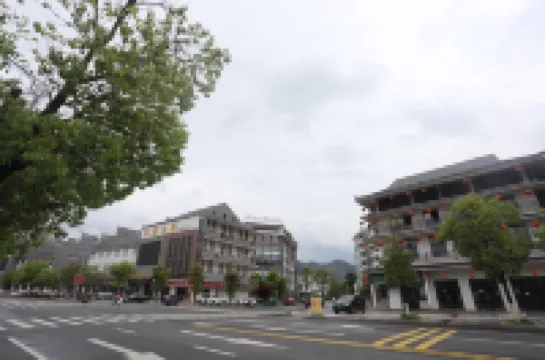 鈺瀾假日飯店（石城寶福院塔店）