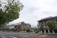 Yulan Holiday Hotel (Shicheng Baofuyuan Tower)