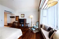 Shangri-La Boutique Hotel - balcony