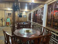 Old Wine Shop Inn, Lutan Ancient Town - إقامة ريفية