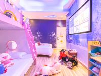 鲜居精品主题酒店(广州番禺动物园景区店) - 魔法公主亲子滑梯三床房