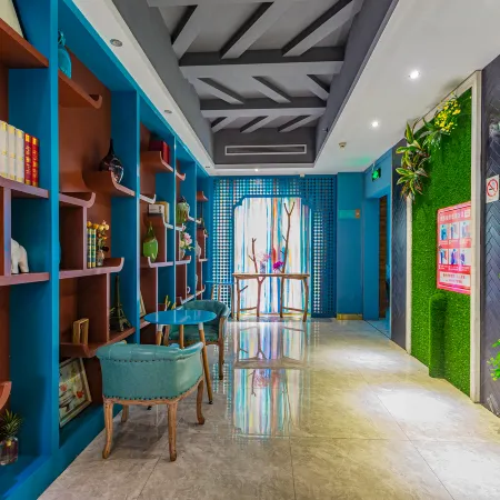 Yueyanglou • Huaman Hotel (Food Street Nanhu Peninsula Branch)