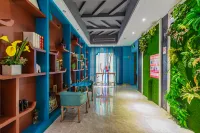 Yueyanglou • Huaman Hotel (Food Street Nanhu Peninsula Branch) - romantici