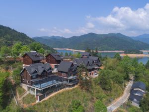 Tingzhou Wooden House Hostel