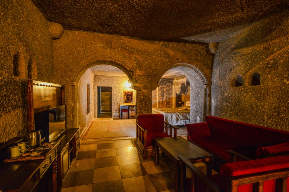 Roma Cave Suite